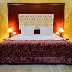 4* Отель Clover Formula 1 View